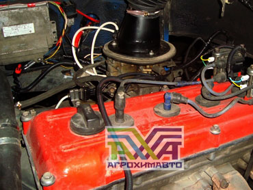 Бензиновый двигатель ЗМЗ 409 112 л/с на самоходном опрыскивателе АХА
